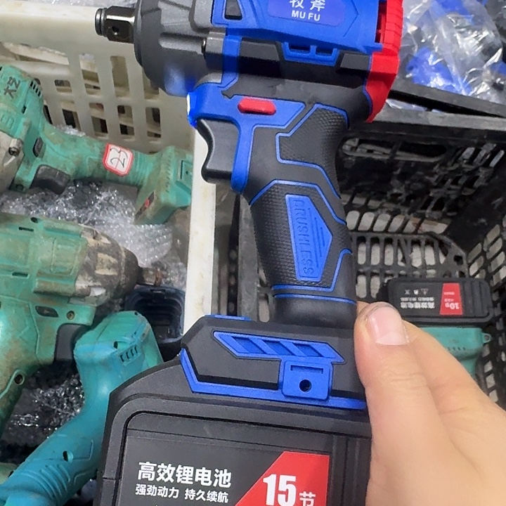 牧斧750牛电扳手，15节电池，一机一电一充