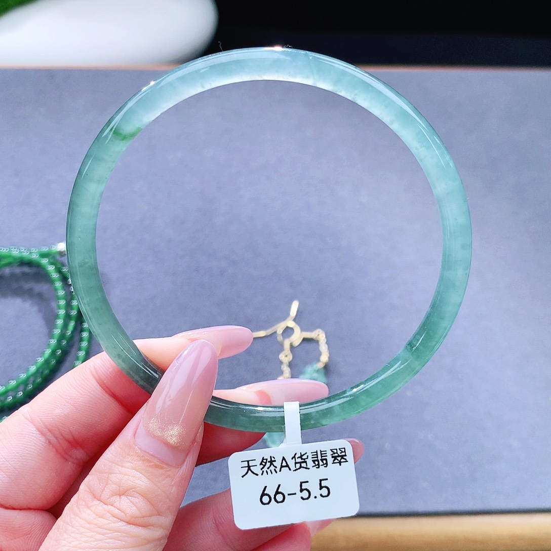 未镶嵌手镯（圆镯）翡翠