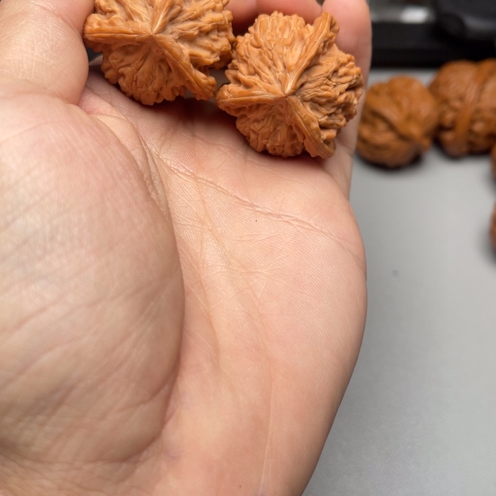 文玩核桃把件盘山三棱