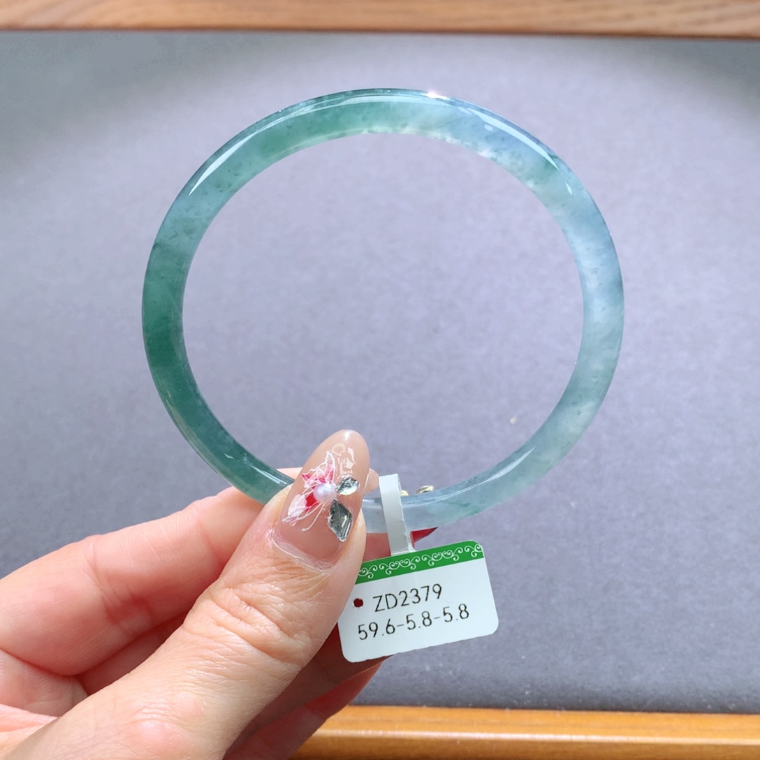 翡翠手镯未镶嵌天然翡翠手镯叮当镯