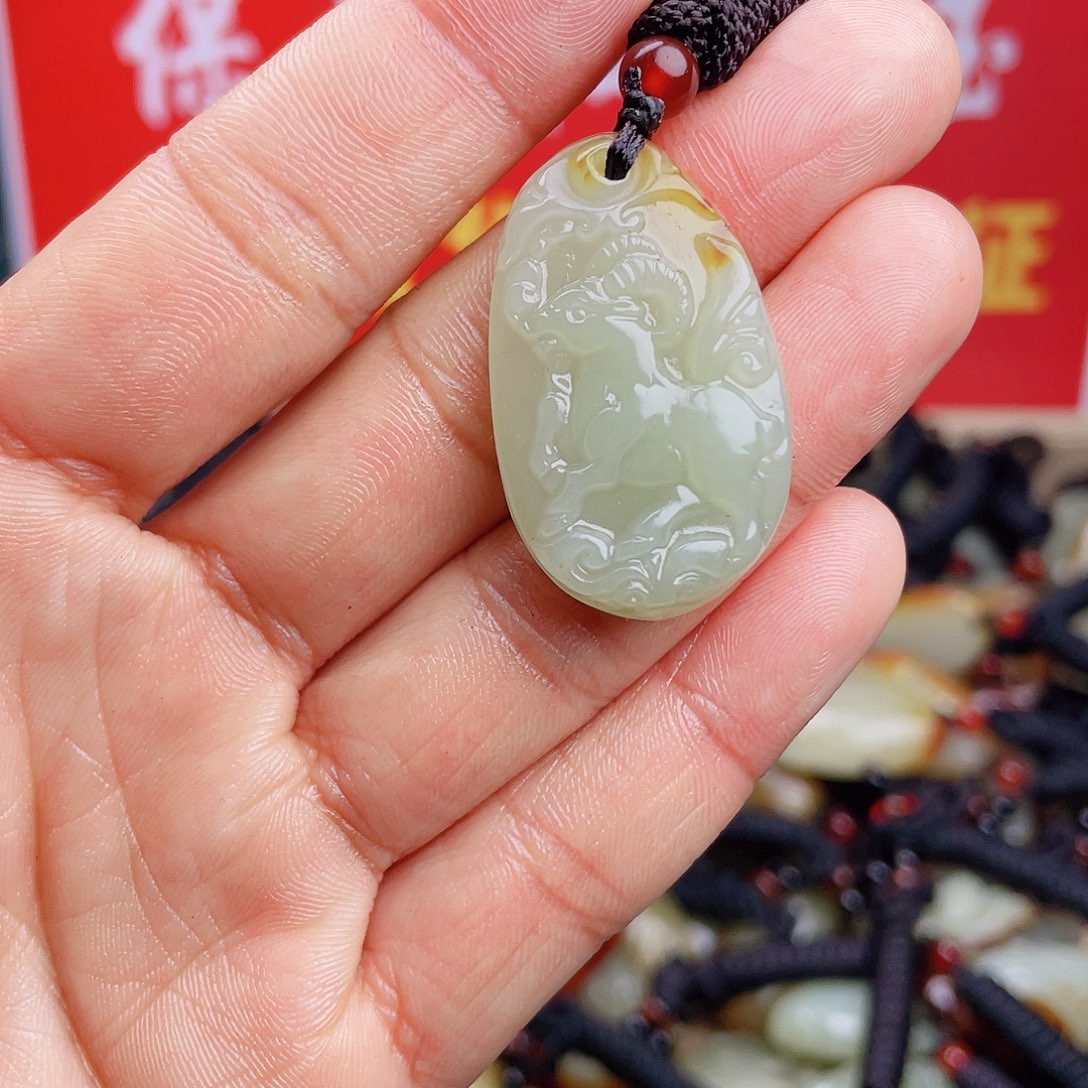 和田玉颈饰未镶嵌