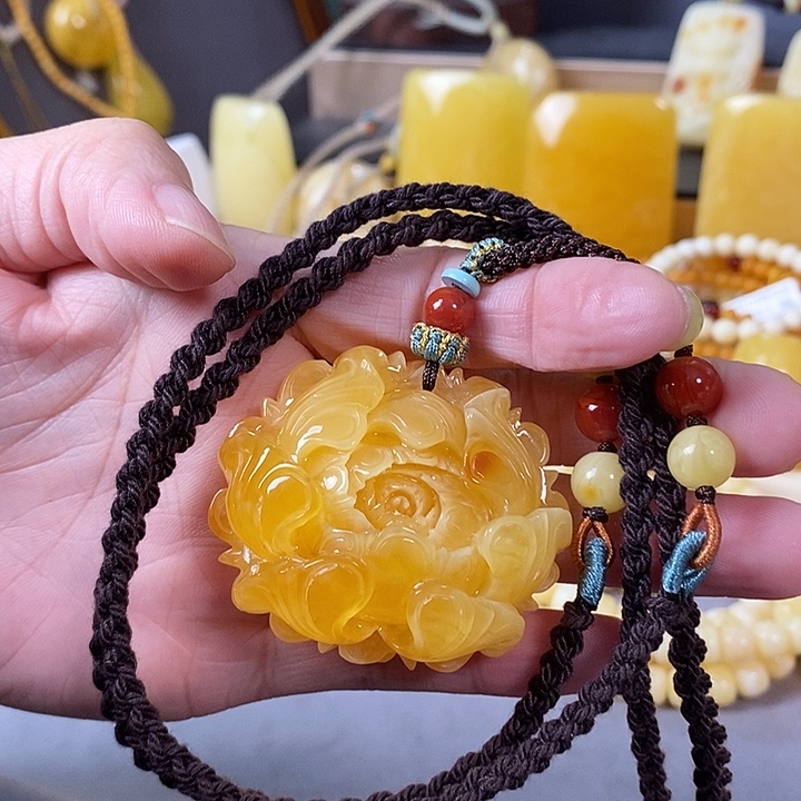 琥珀未镶嵌裸石牡丹花