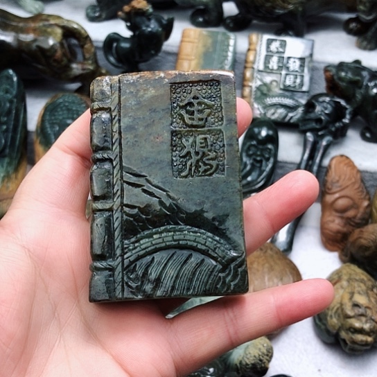 岫岩河磨玉（透闪石质玉）把件未镶嵌