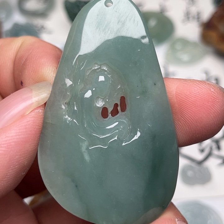 翡翠未镶嵌颈饰悟道