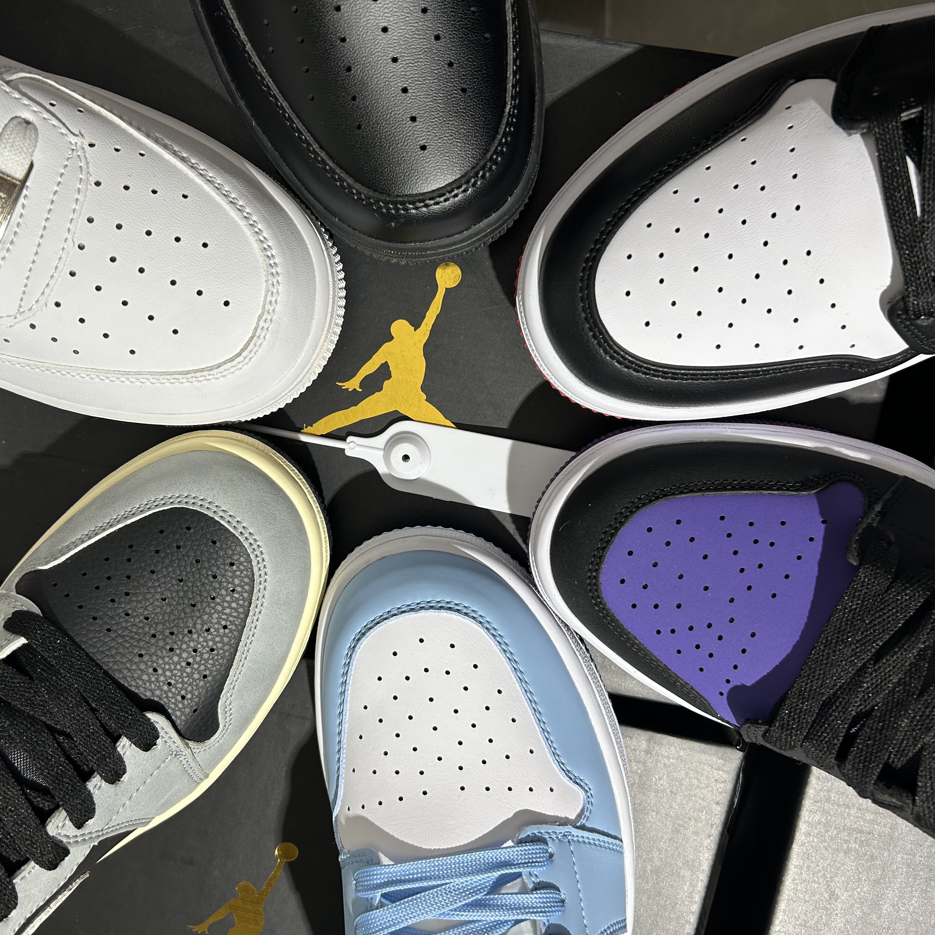 【运费险+断码浮力+现货直发]情侣同款时尚百搭透气休闲板鞋