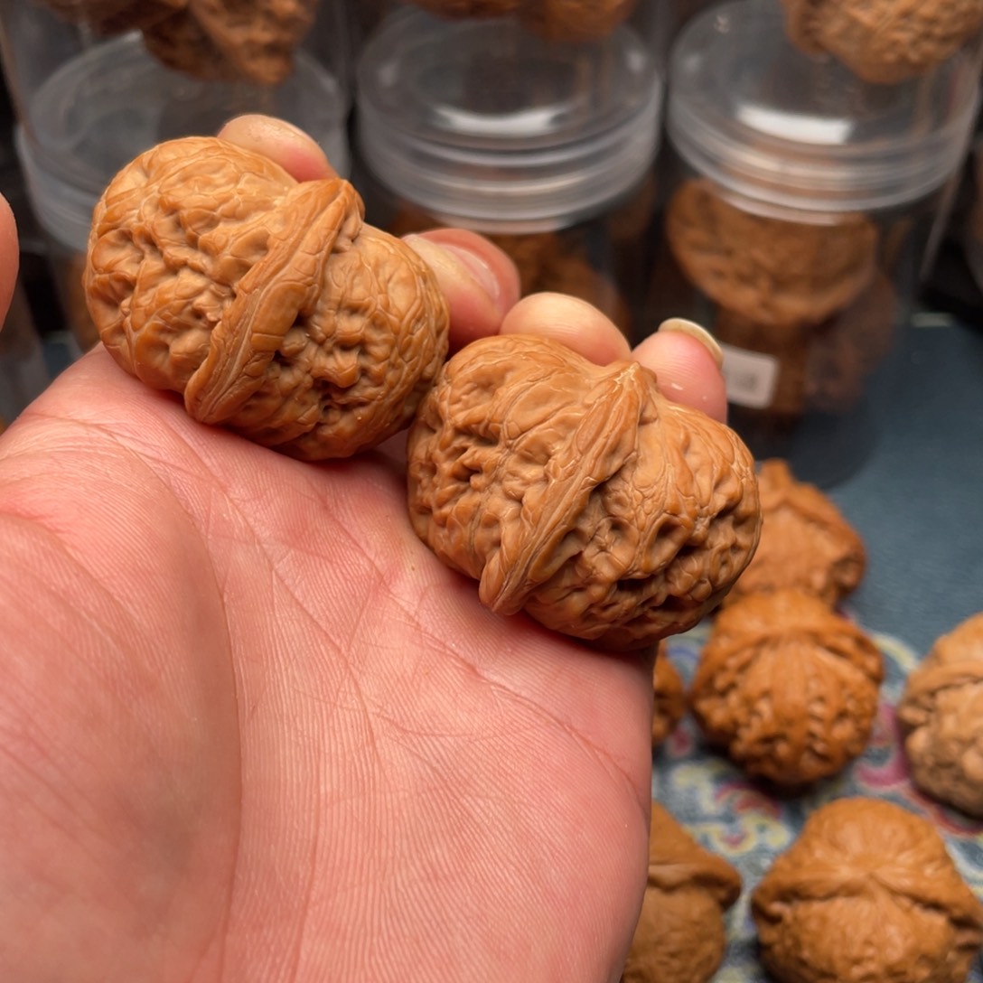 文玩核桃把件A**_元宝