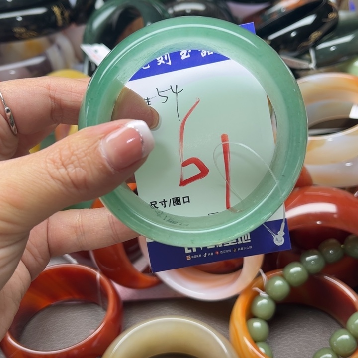 石英质玉手镯未镶嵌