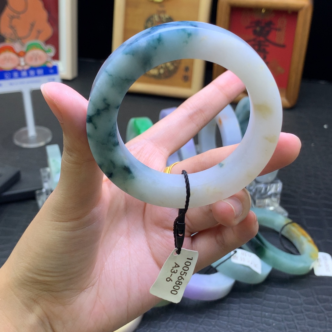 定制翡翠未镶嵌翡翠手镯
