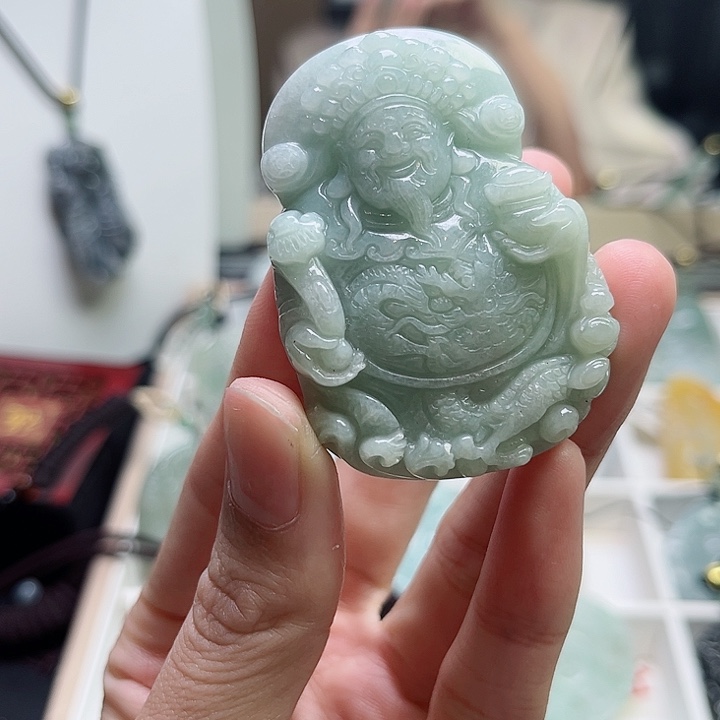 翡翠颈饰未镶嵌翡翠