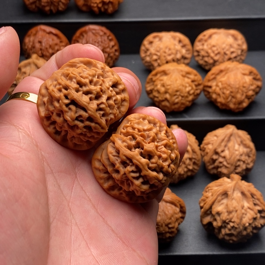 无***情吊坠文玩核桃38秦闷