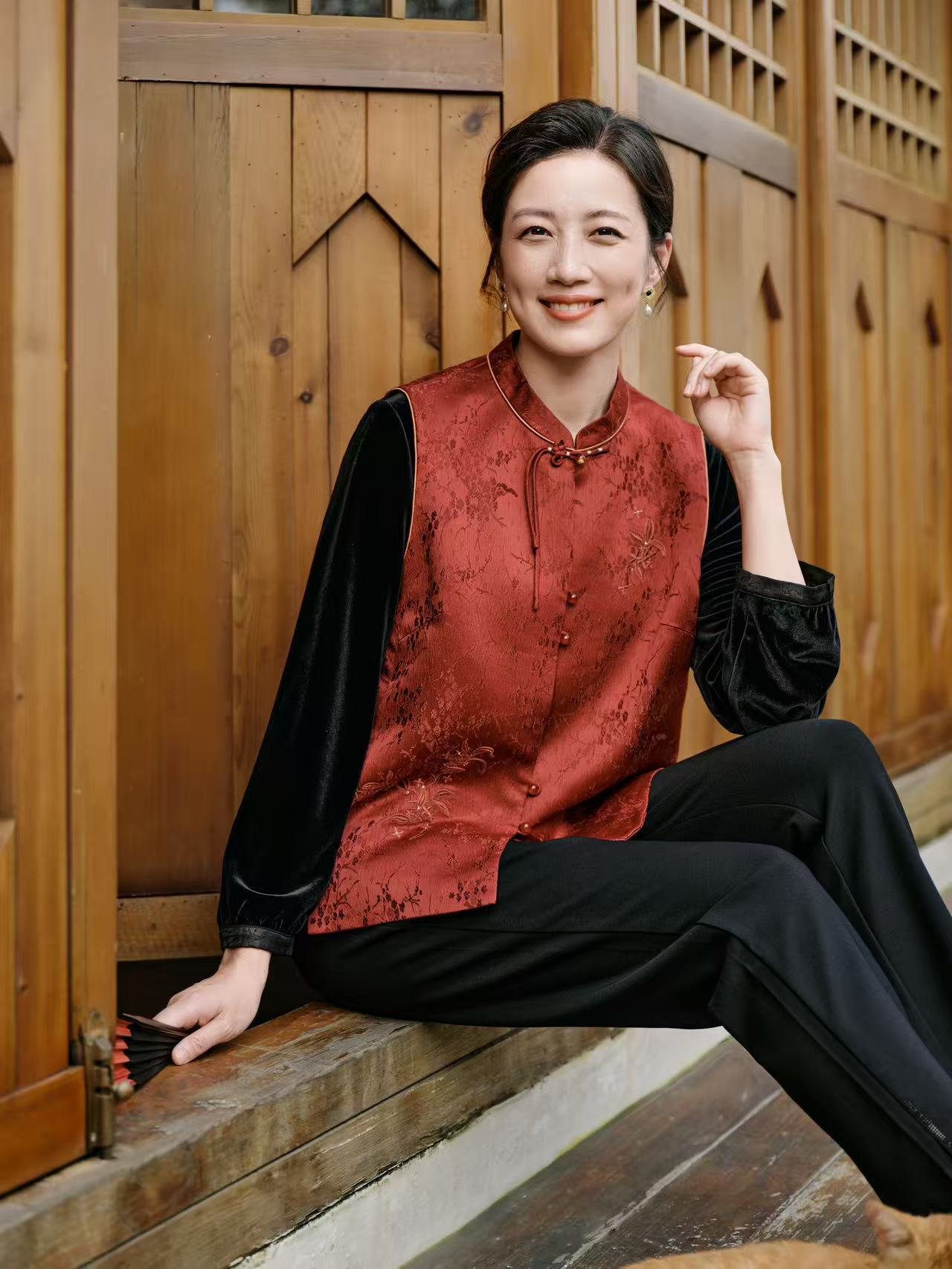 老美华秋季女士新中式牙条手工盘扣喜庆单坎肩433222013