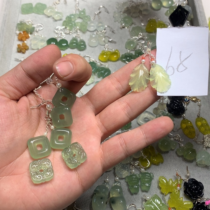 蛇纹石玉耳钉足银镀金镶嵌小*
