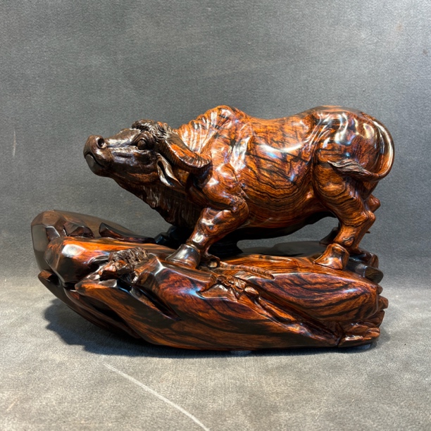 老挝酸枝牛摆件实木雕刻工艺品动物摆件