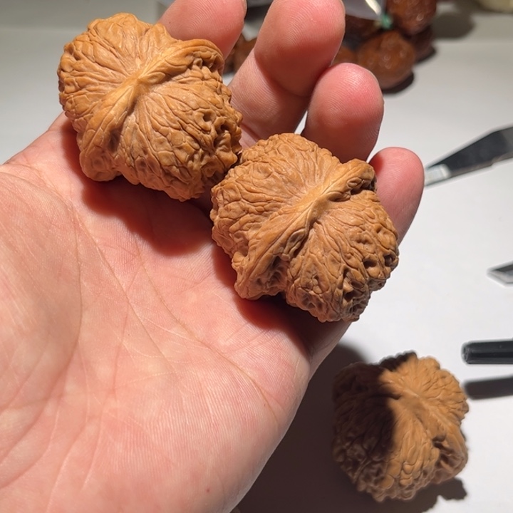 程***。吊坠桃核狮子头核桃