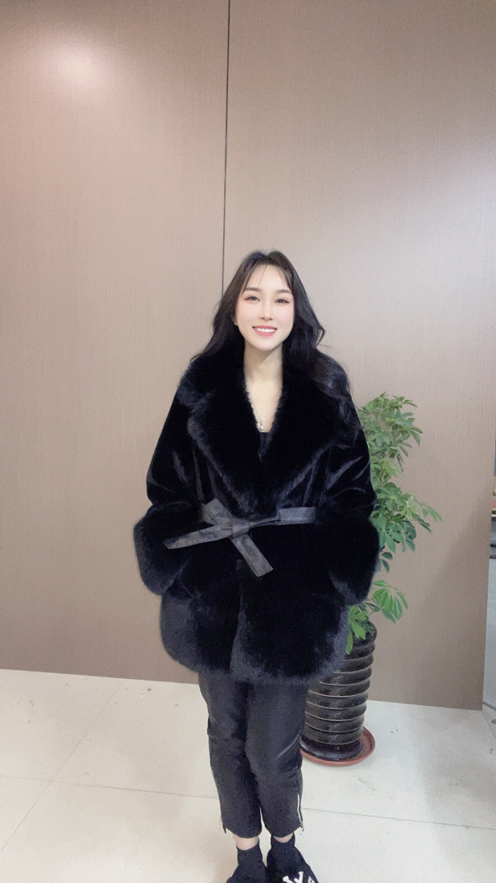 冬季新款网红气质轻奢百搭保暖毛毛草草外套