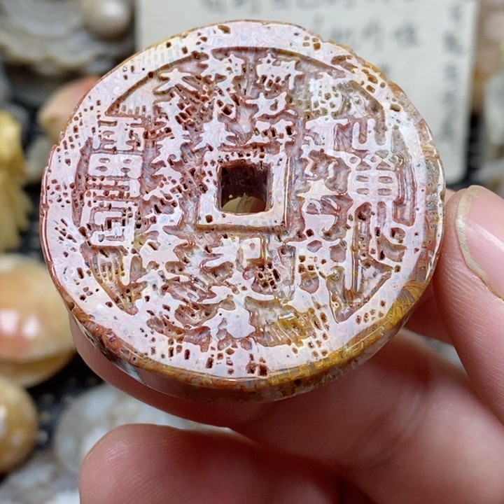 颈饰未镶嵌硅化珊瑚（珊瑚玉）有瑕