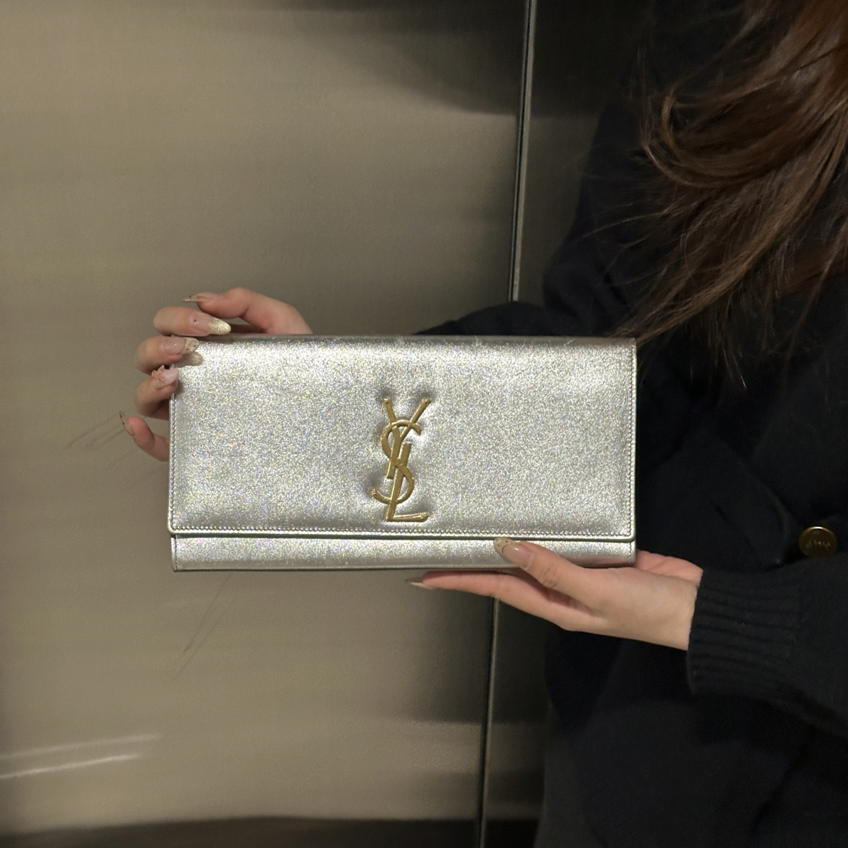 95新 YSL/圣罗兰 95新 银色手拿包可搭链条单肩斜挎