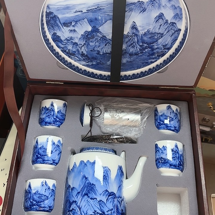 孤品茶具套装等。         