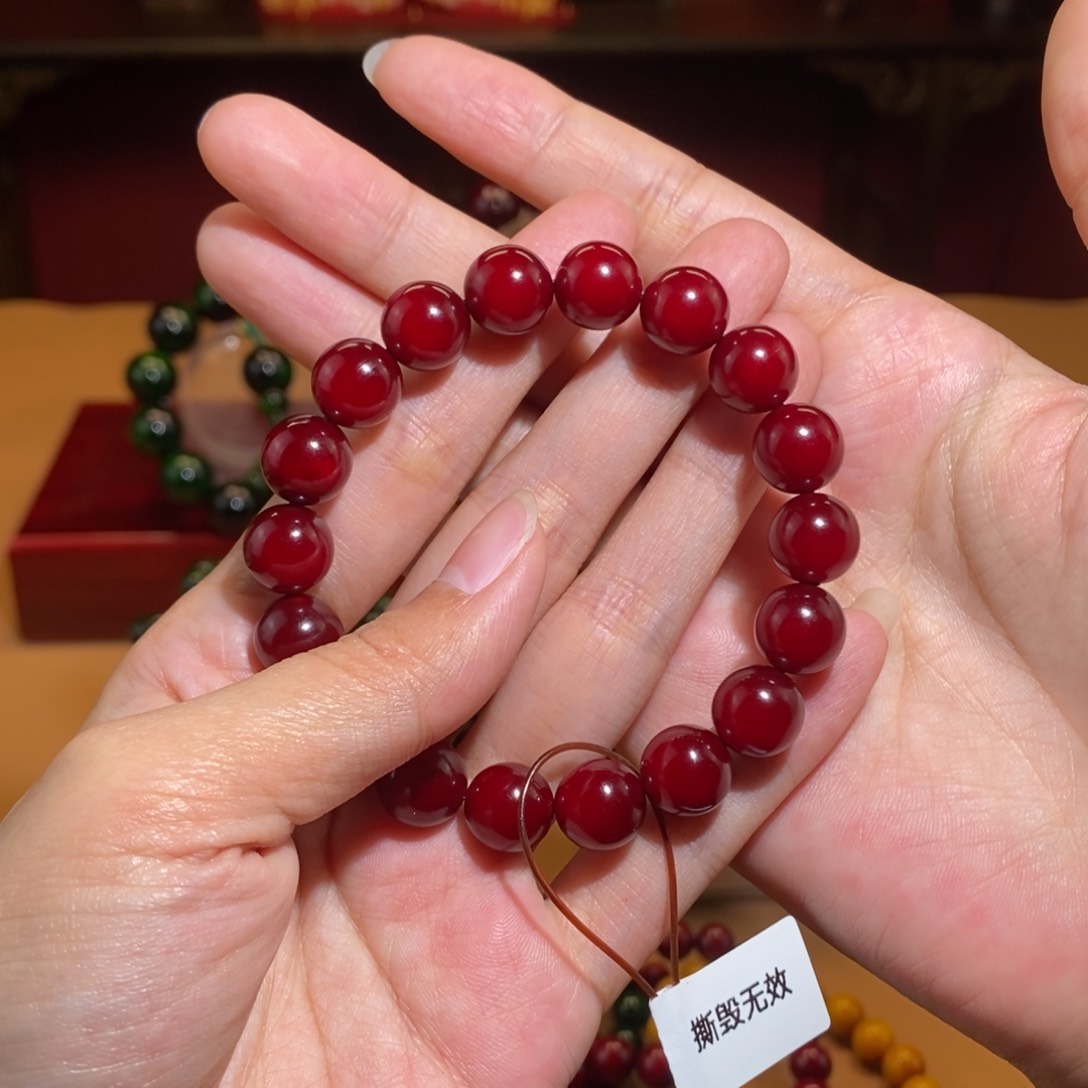 贝壳杉我****了1.0 帝王血龙木天花板