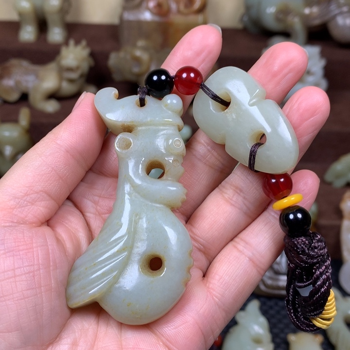 和田玉未镶嵌把件