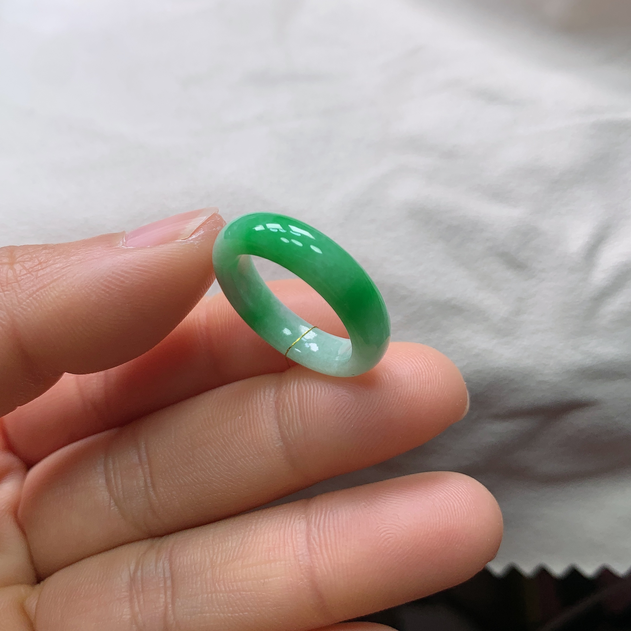 缅甸天然翡翠A货冰润飘阳绿戒指