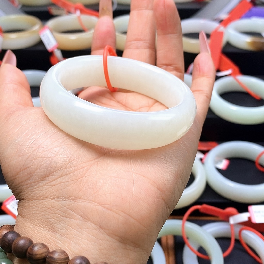 和田玉未镶嵌手镯