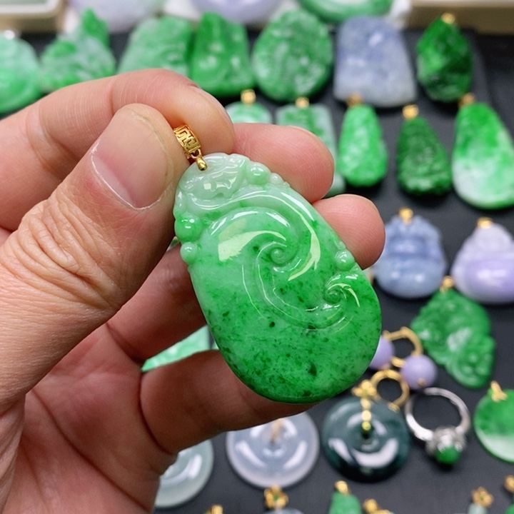 翡翠颈饰未镶嵌吊坠