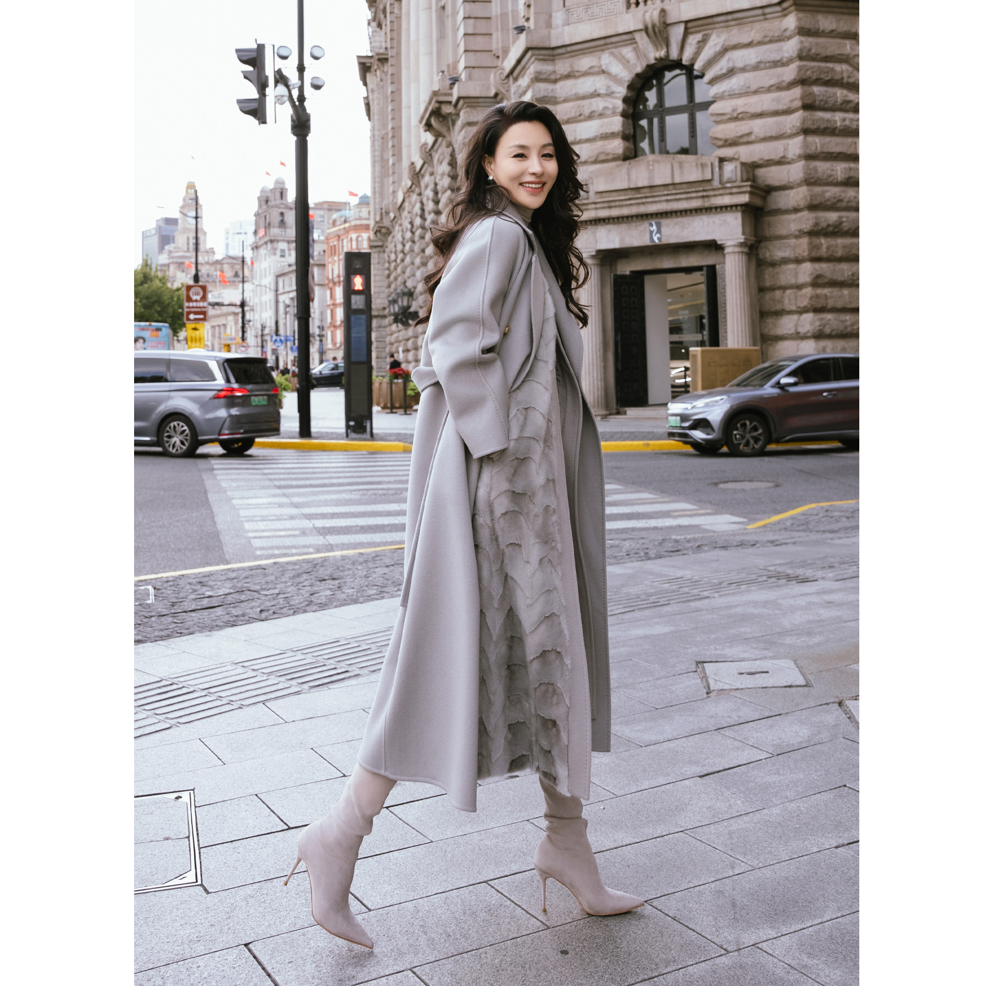 【余书】“科莫旧梦‘长款系带收腰外套复古毛呢女装大衣Y304292