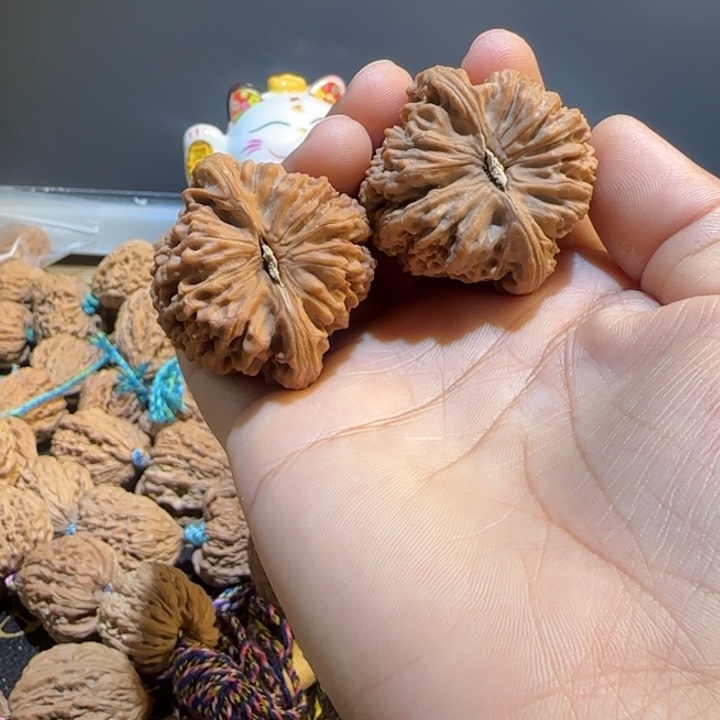 哈***哈桃核吊坠核桃核桃