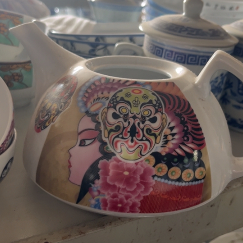 其他瓷茶壶一个陶瓷