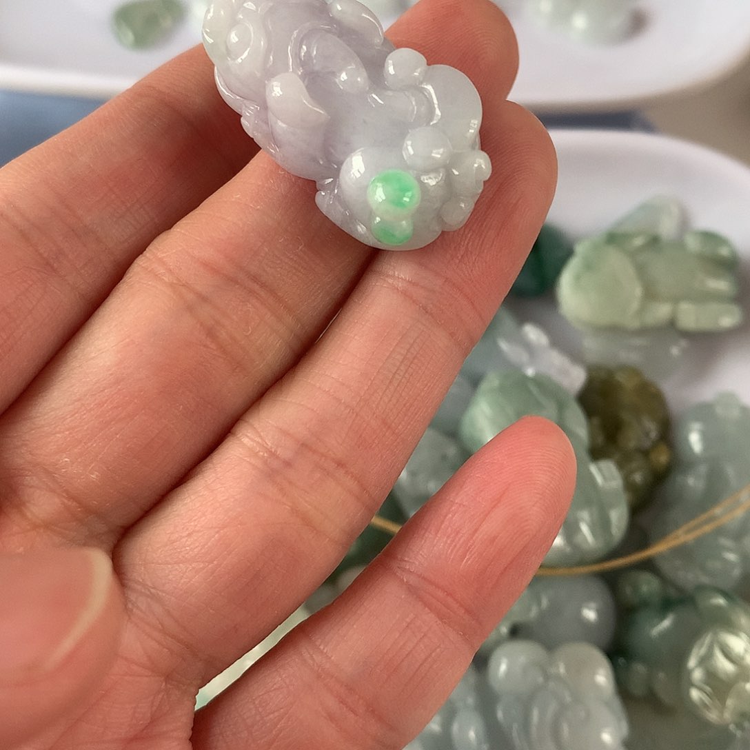 翡翠颈饰未镶嵌睡**-貔貅