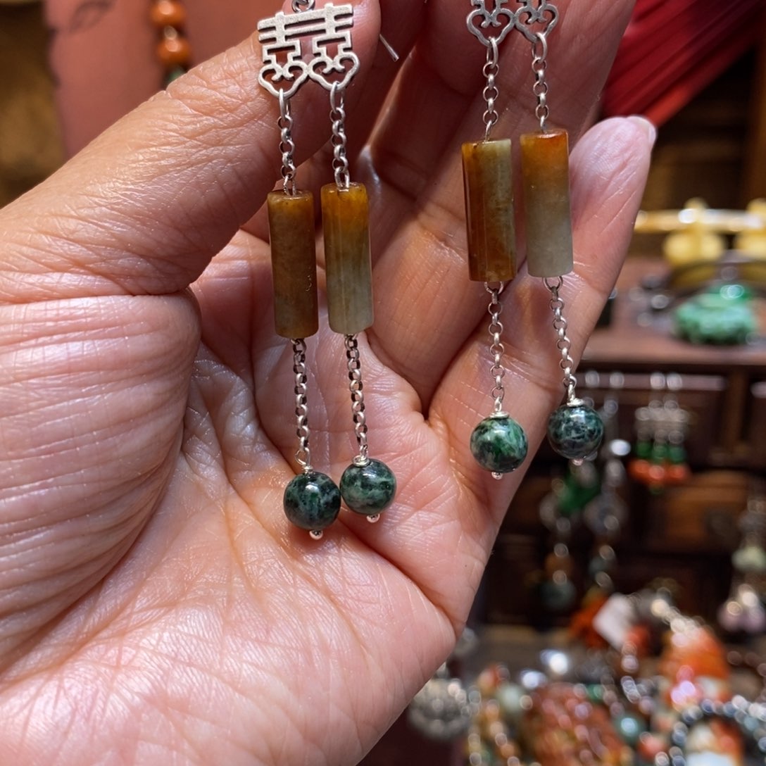 翡翠吊坠(赠链)未镶嵌