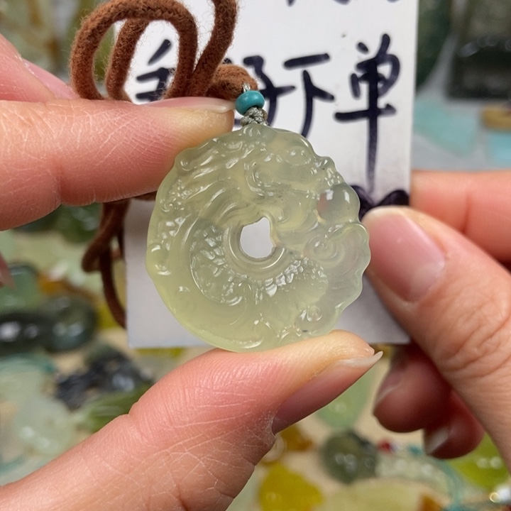 蛇纹石玉颈饰未镶嵌