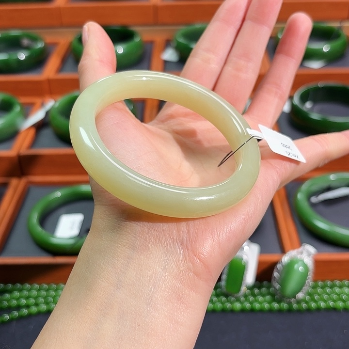 和田玉未镶嵌手镯56 57