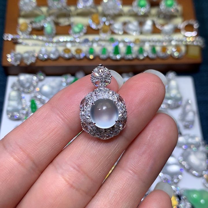 翡翠颈饰18K金镶嵌玻璃种双用款