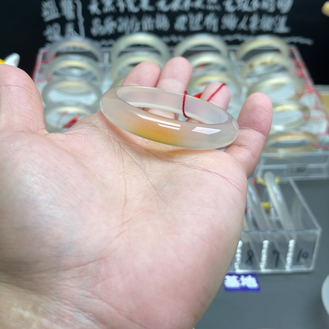 玛瑙/玉髓手镯未镶嵌福**满