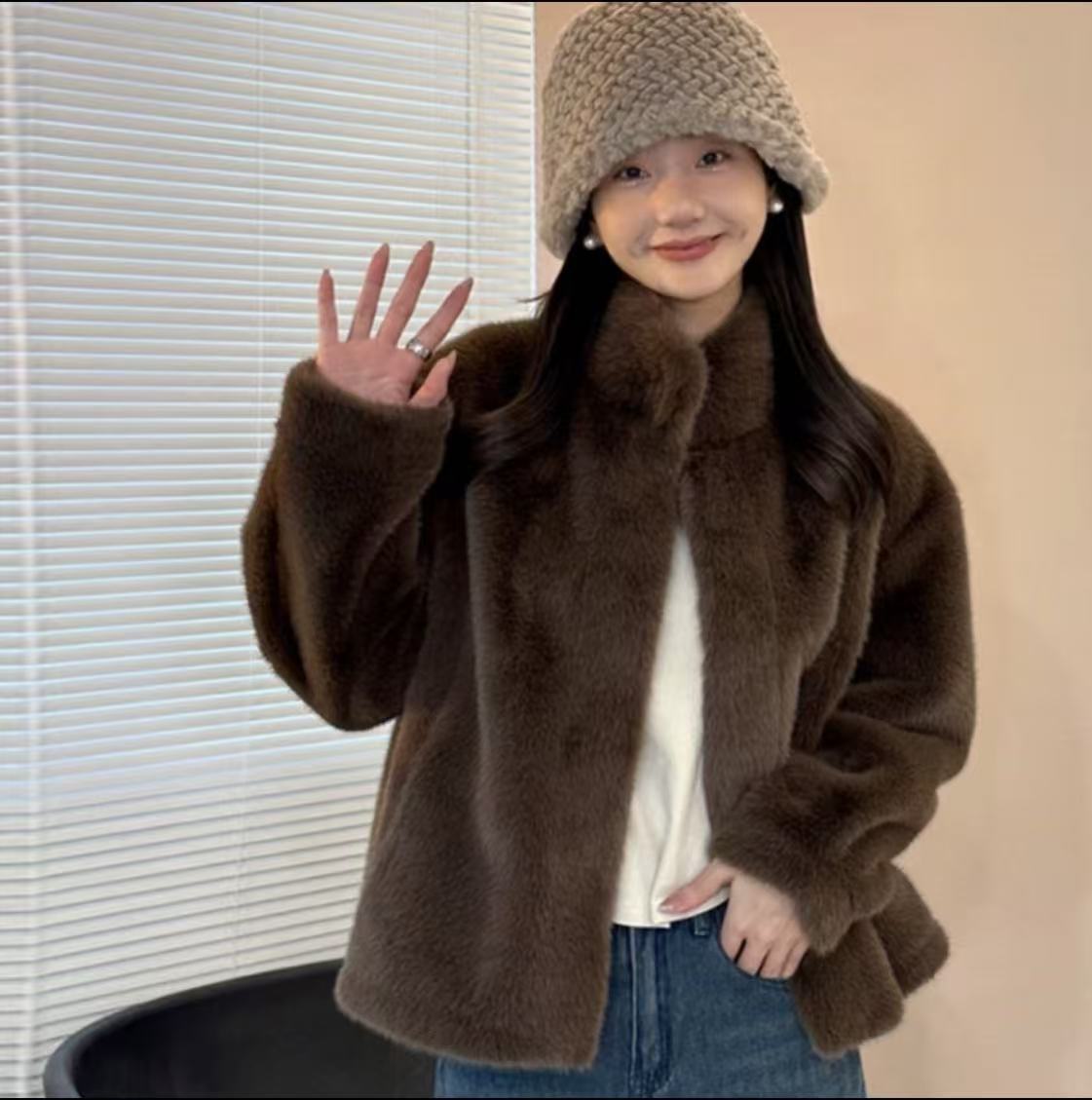 A3咖啡色欧貂绒女士短款时尚百搭外套