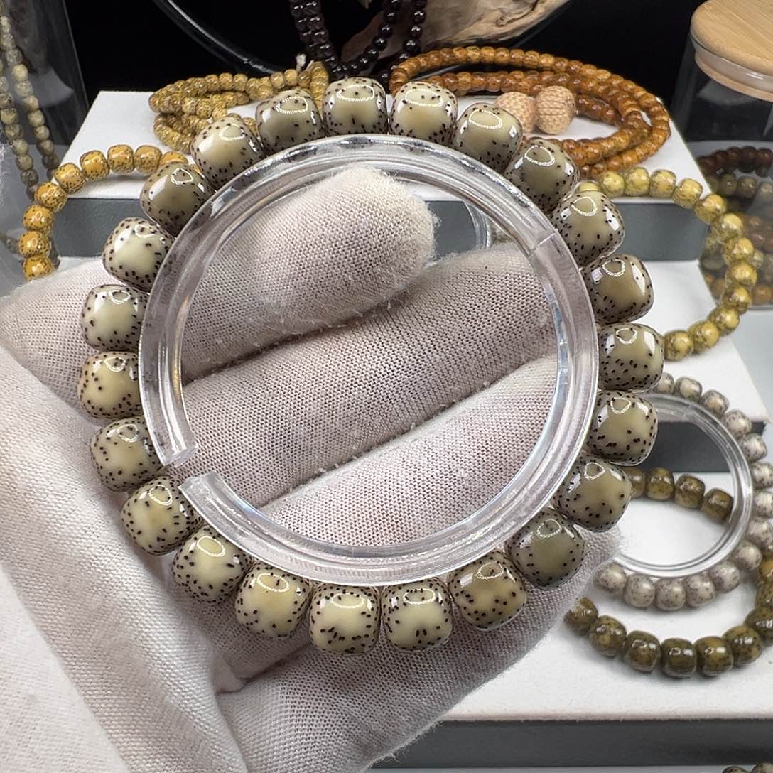 星月菩提手串石玉料10.3×9.3双留白