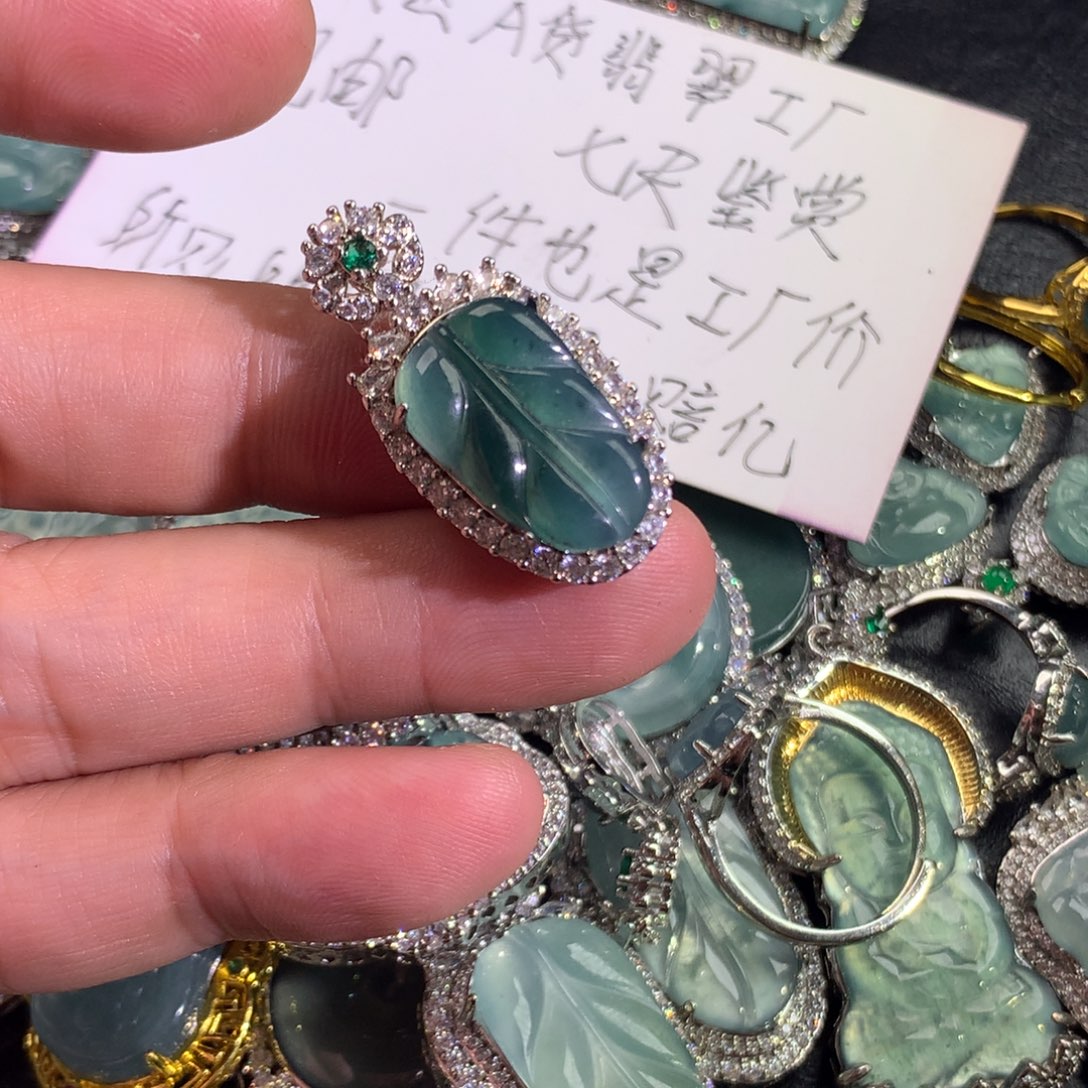 翡翠颈饰未镶嵌叶子