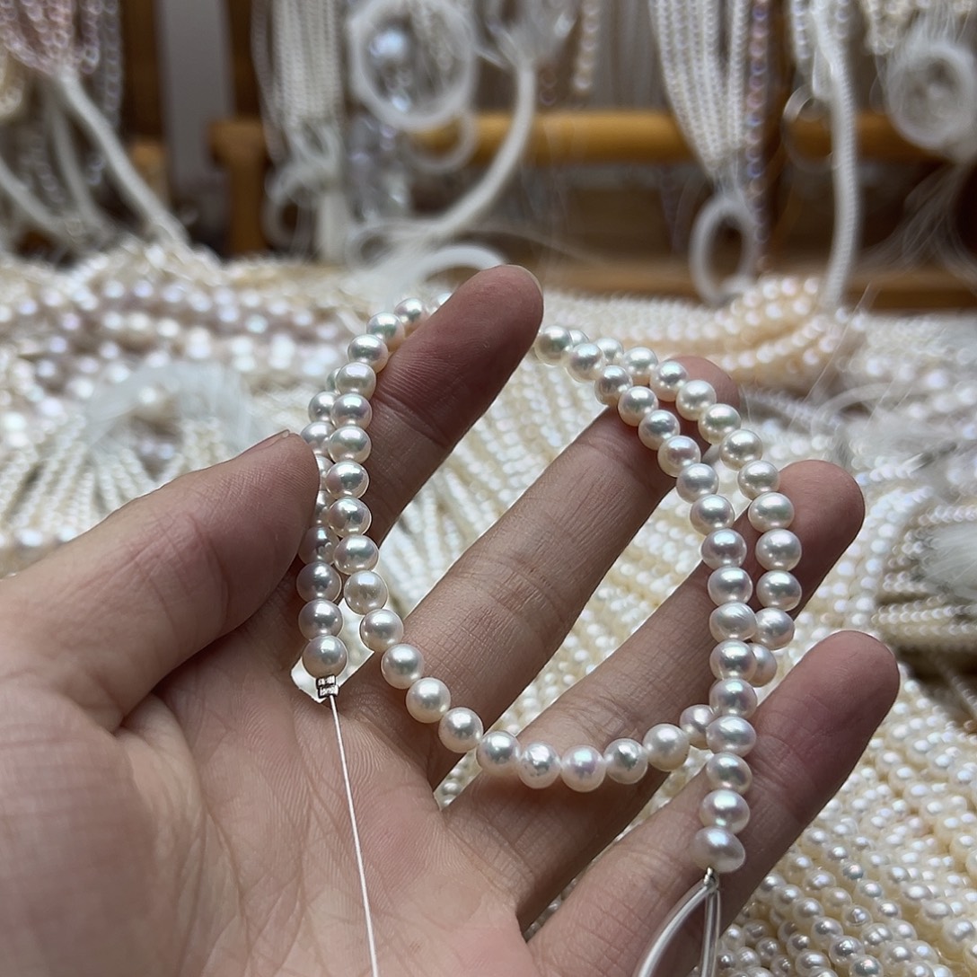 R***P淡水珍珠未镶嵌半成品13.5手围元宝扣