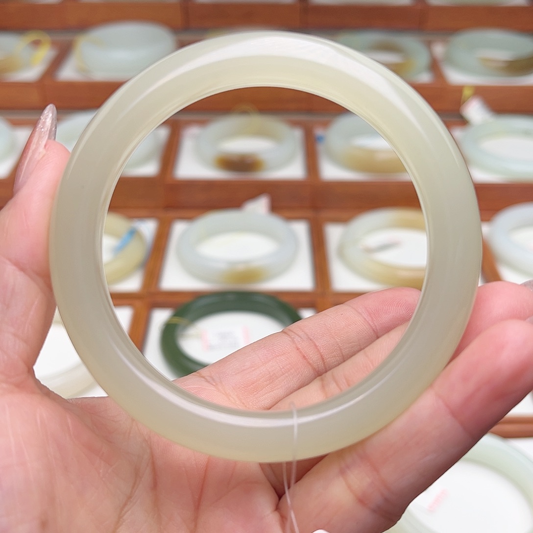 和田玉手镯未镶嵌59.5