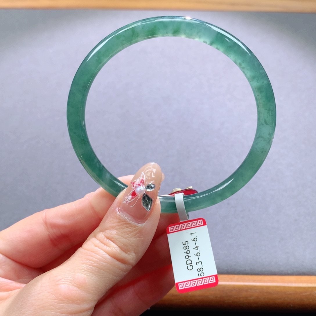 翡翠手镯未镶嵌天然翡翠手镯叮当镯