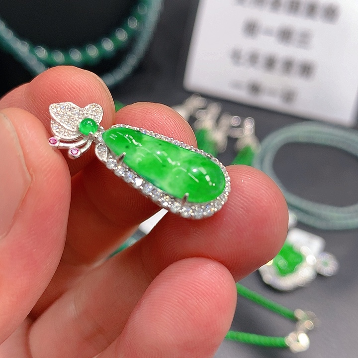 翡翠手链未镶嵌。。。