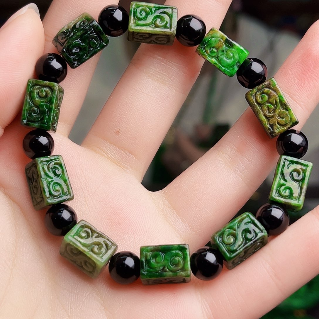 颈饰未镶嵌翡翠多样性