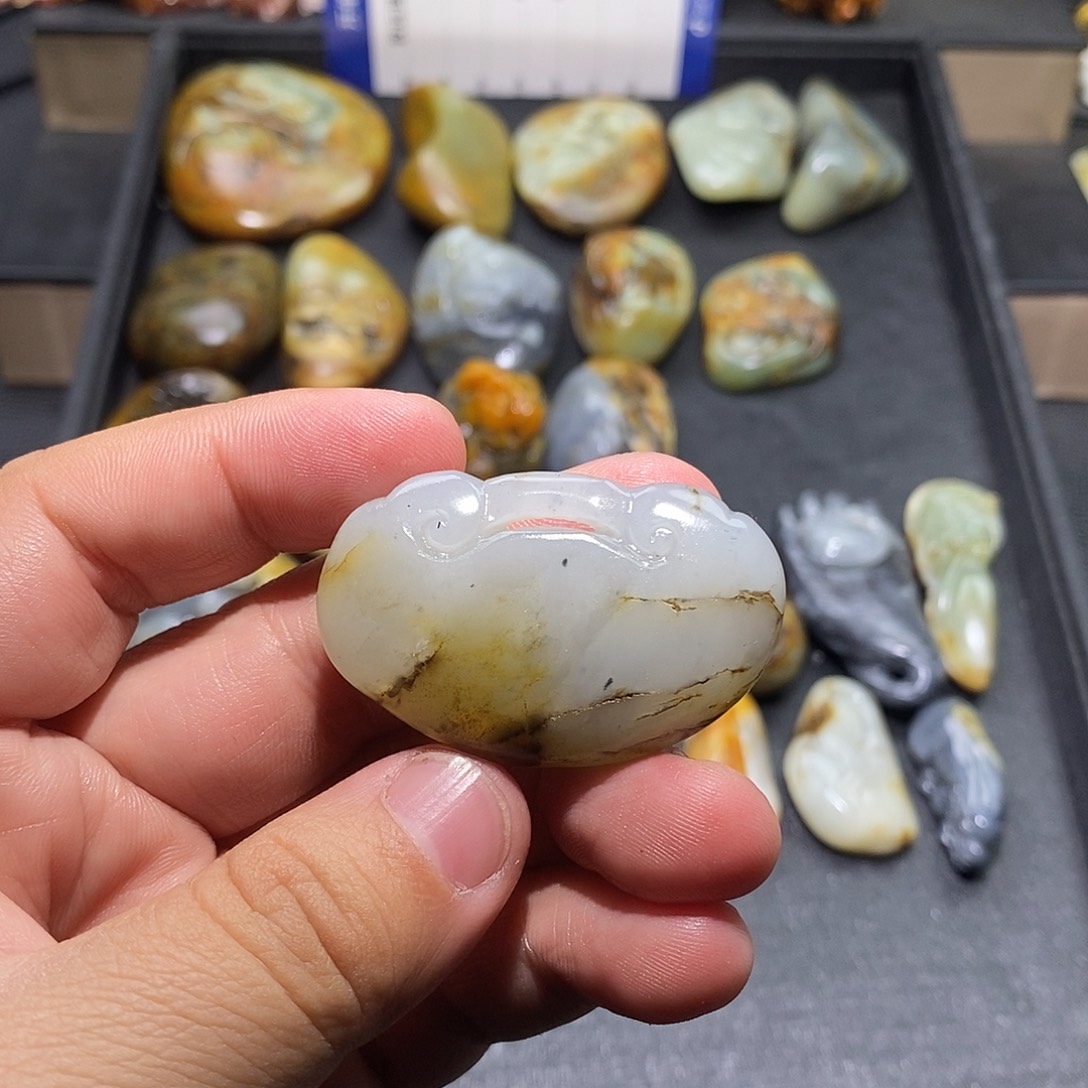 @***空和田玉未镶嵌颈饰