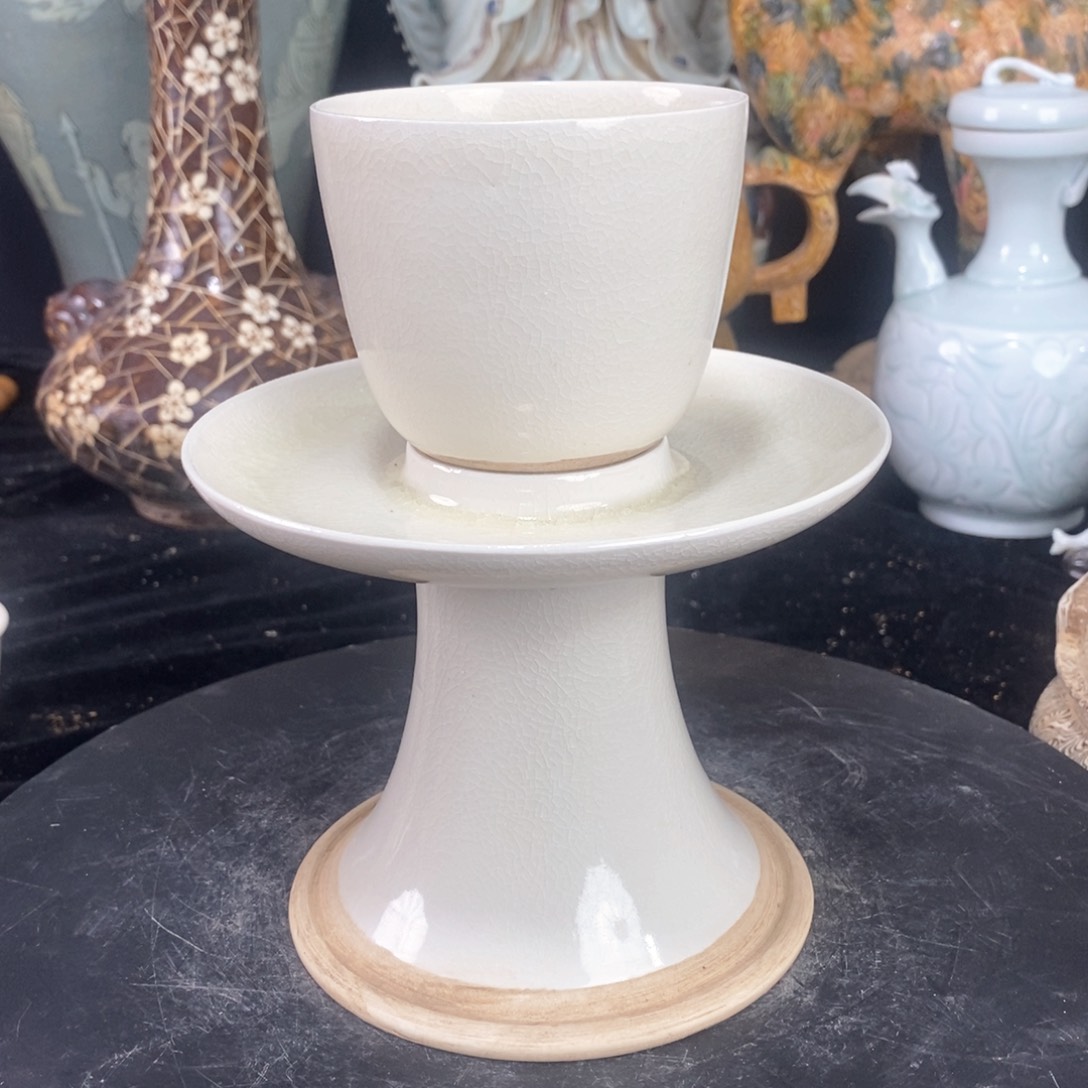 摆件巩县白釉色拖盏