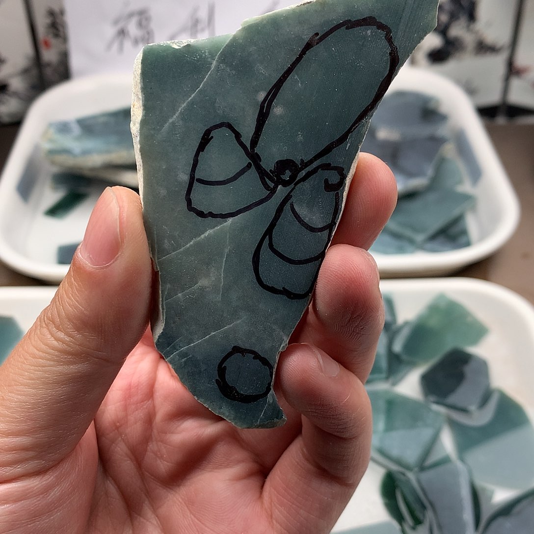 翡翠颈饰未镶嵌叉**板