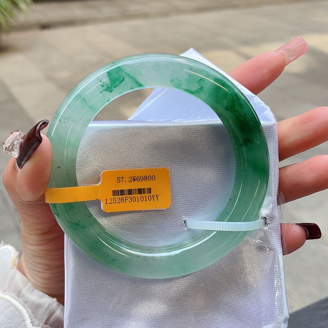 石英质玉手镯未镶嵌七*