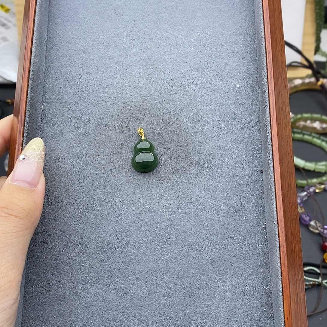 和田玉吊坠(不含链)18K金镶嵌