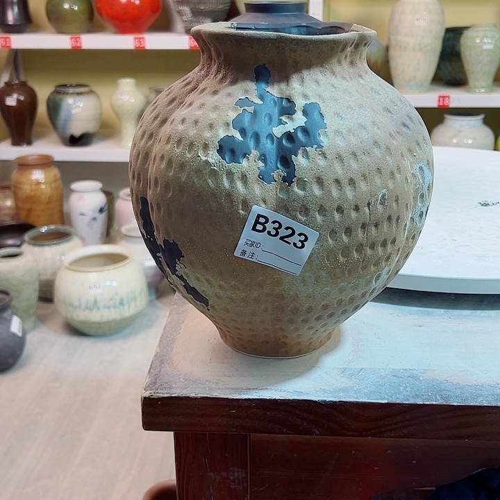 H****白泥花瓶高27口11。323摆件
